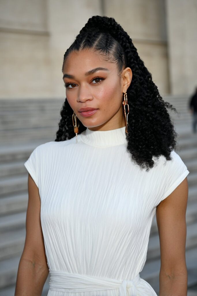 Girl with medium knotless braids and curly ends