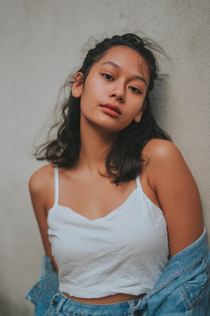 Tiny, detailed feed-in braids are created with precise, gradual extension feeding for a neat finish.