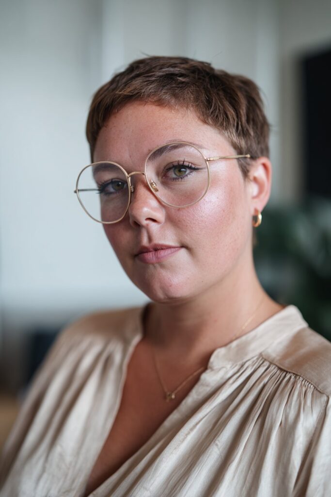 Chic layered pixie haircut for women.