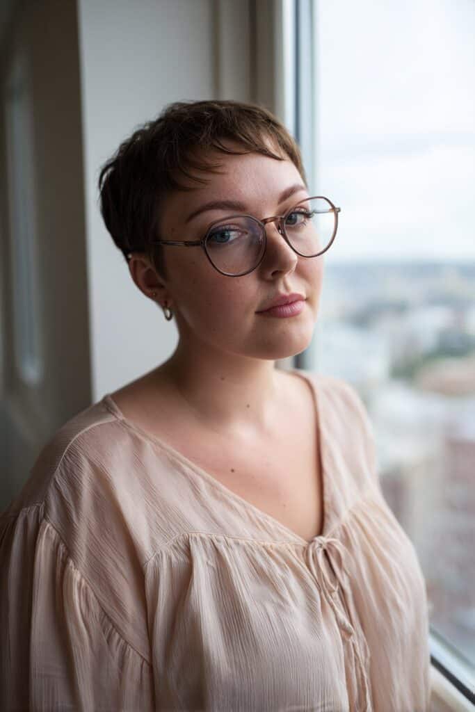 Long pixie haircut with side bangs for women.