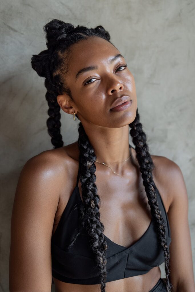 Triangle part jumbo knotless braids with defined sections