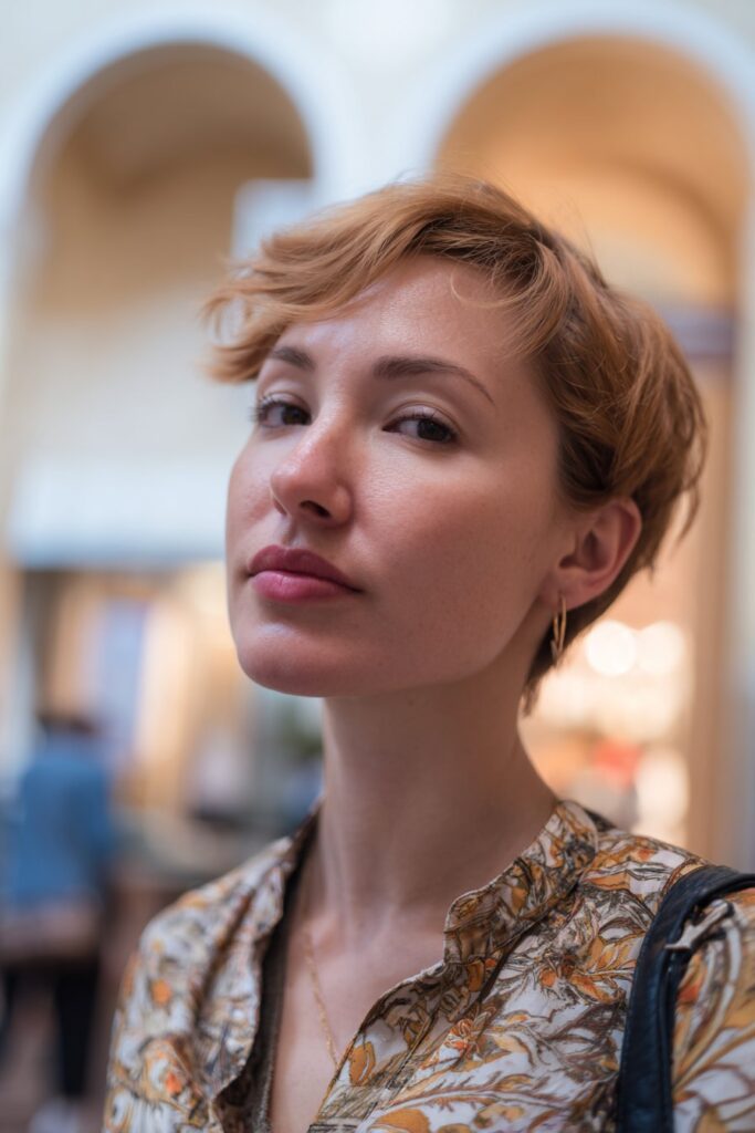 Short hairstyle for fine hair feathered layers lob