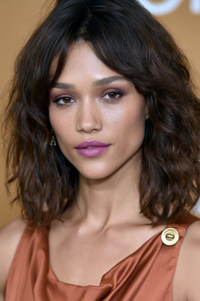 Summer hairstyles for medium hair curtain bangs loose curls