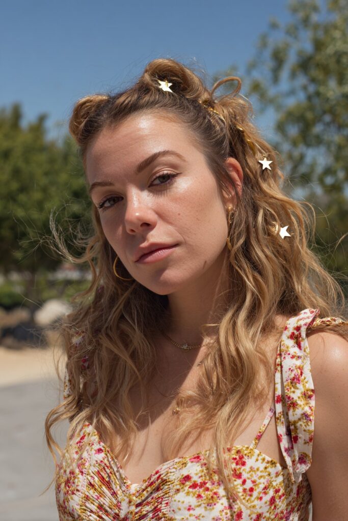 Memorial day hairstyles loose curls star clips