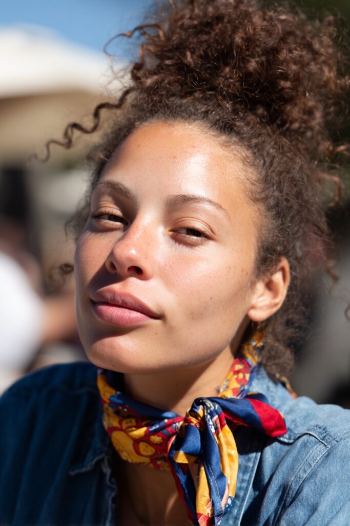 Memorial day hairstyles messy bun ribbon