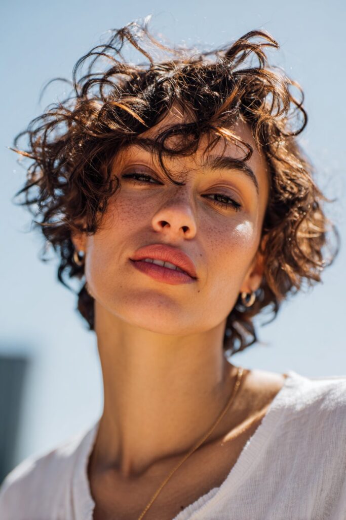 Summer hairstyles for short hair tousled curly crop