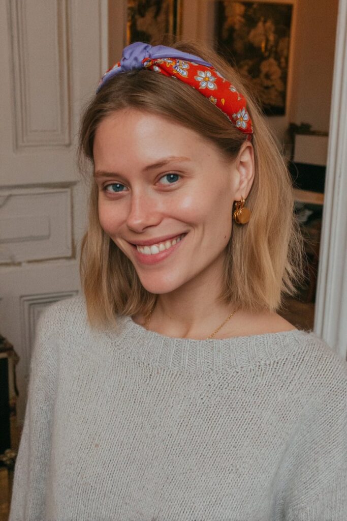15 Elegant Bandana Hairstyles for Work to Try 4 Bandana hairstyles for work half up style
