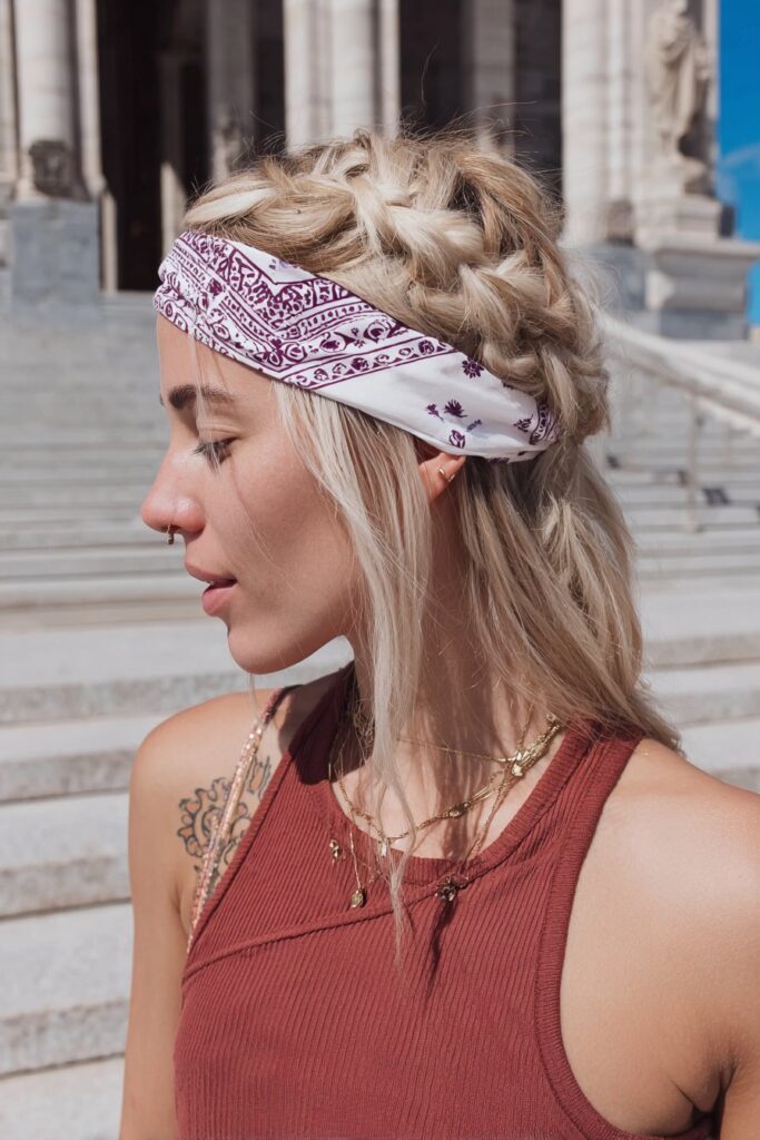 15 Elegant Bandana Hairstyles for Work to Try 14 Bandana hairstyles for work half up twist