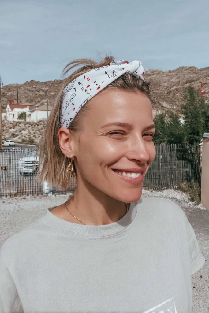 Bandana hairstyles for short hair Rosie knot