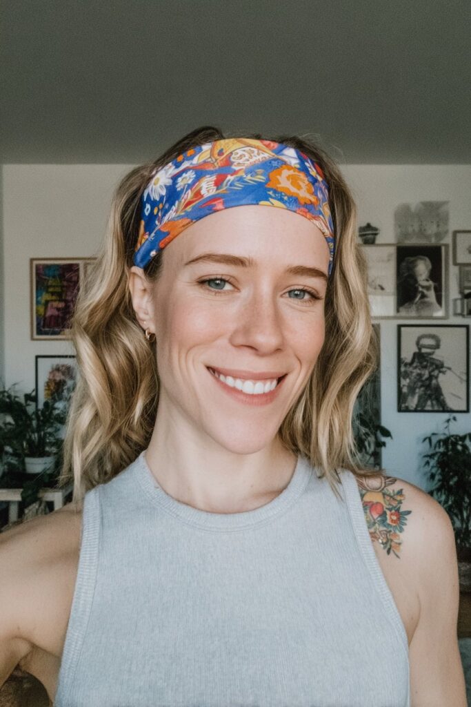 15 Elegant Bandana Hairstyles for Work to Try 8 Bandana hairstyles for work side part headband