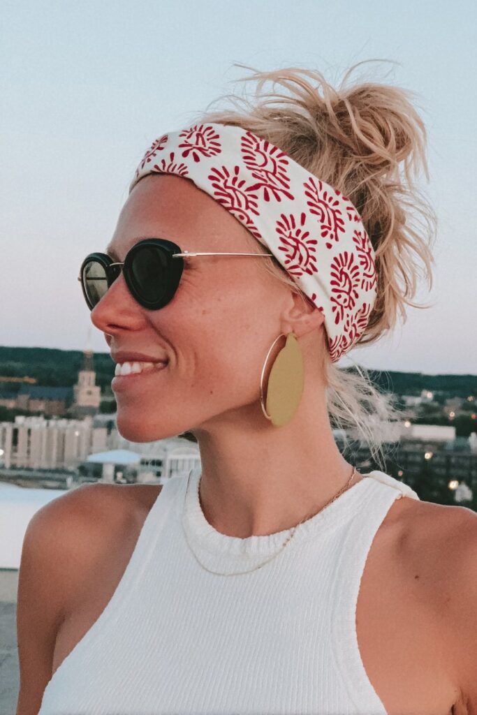 15 Elegant Bandana Hairstyles for Work to Try 3 Bandana hairstyles for work bun with wrap