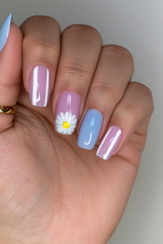 22 Blue Jelly Nail Designs for a Sheer, Glassy Manicure 19 Blue jelly daisy accent nails
