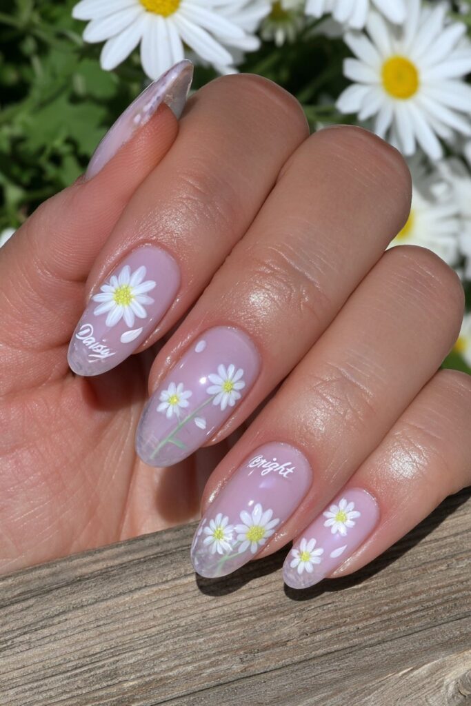 Dainty daisy accent nails