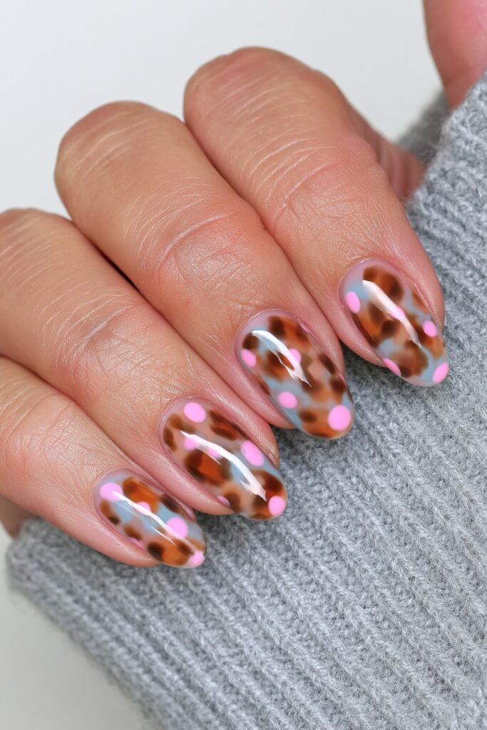Tortoiseshell polka dot accent nails