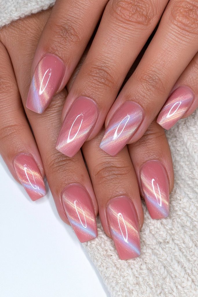 Warm brown cat-eye nails with glowing magnetic dimension