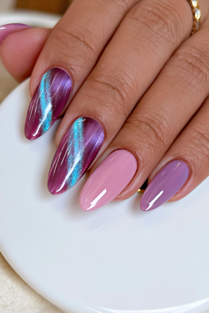 Cat-eye nails with ultra-glossy luminous magnetic finish