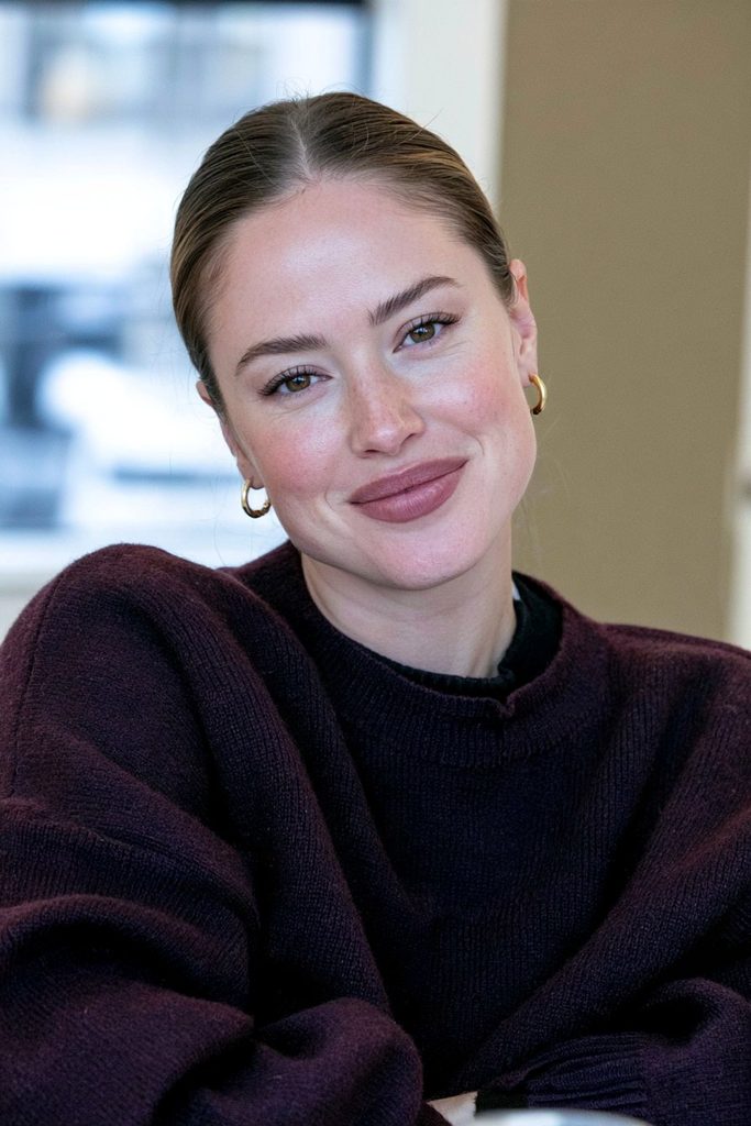 25 Cold Girl Makeup Ideas That'll Have You Ready for Winter 19 Cherry cheeks with brown lips