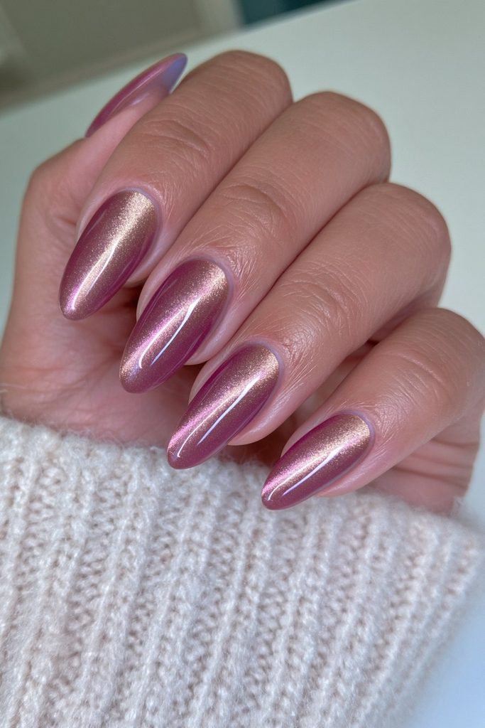 Espresso brown cat-eye nails with rich magnetic autumn shimmer