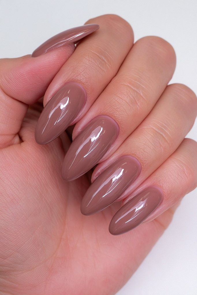 22 Hot Chocolate Nails to Warm Up Your Cozy Season Manicure 13 Glossy melted chocolate nails