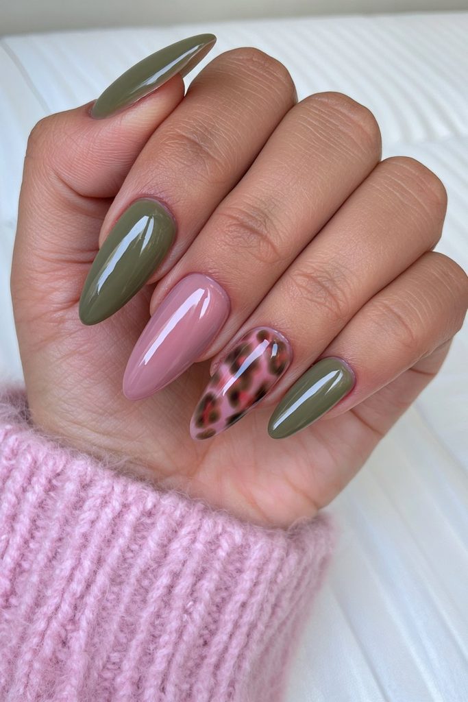 Green nails with warm tortoiseshell accent design details