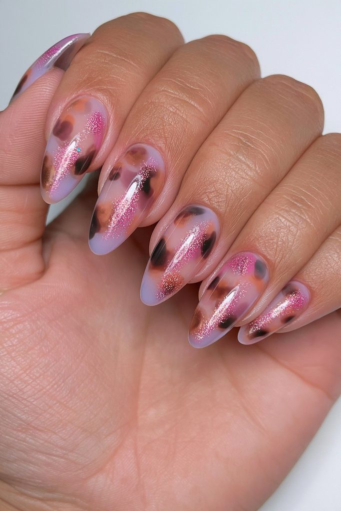 Metallic gold copper tortoiseshell nails