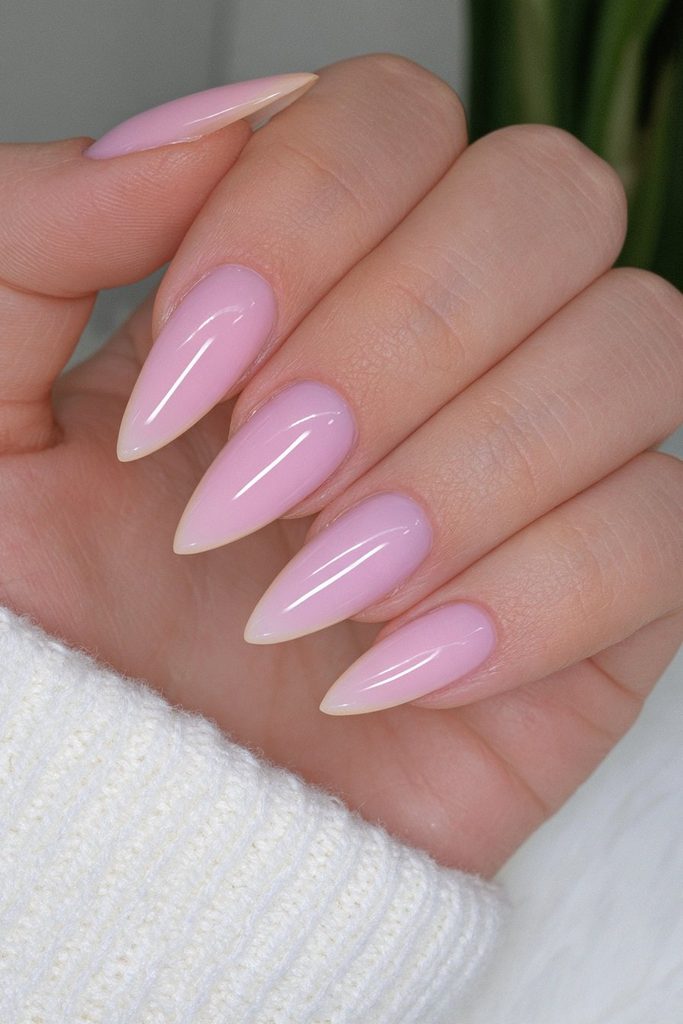 Mini stiletto nails with sleek short pointed silhouette