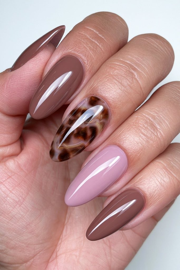 Tortoiseshell statement accent nail