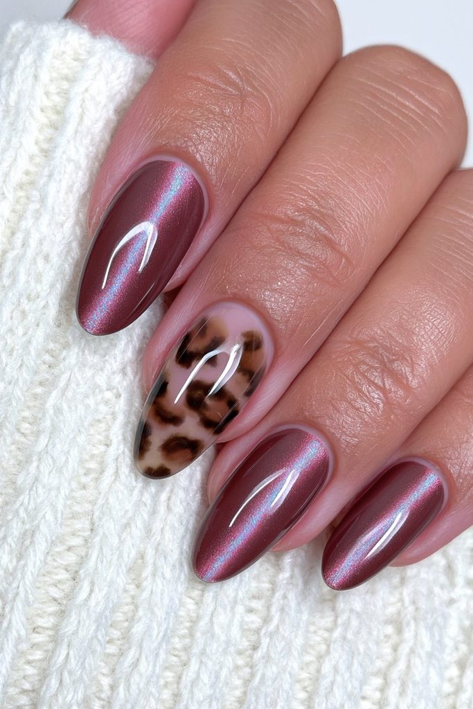 Tortoiseshell nails with dramatic glowing cat-eye accent detail