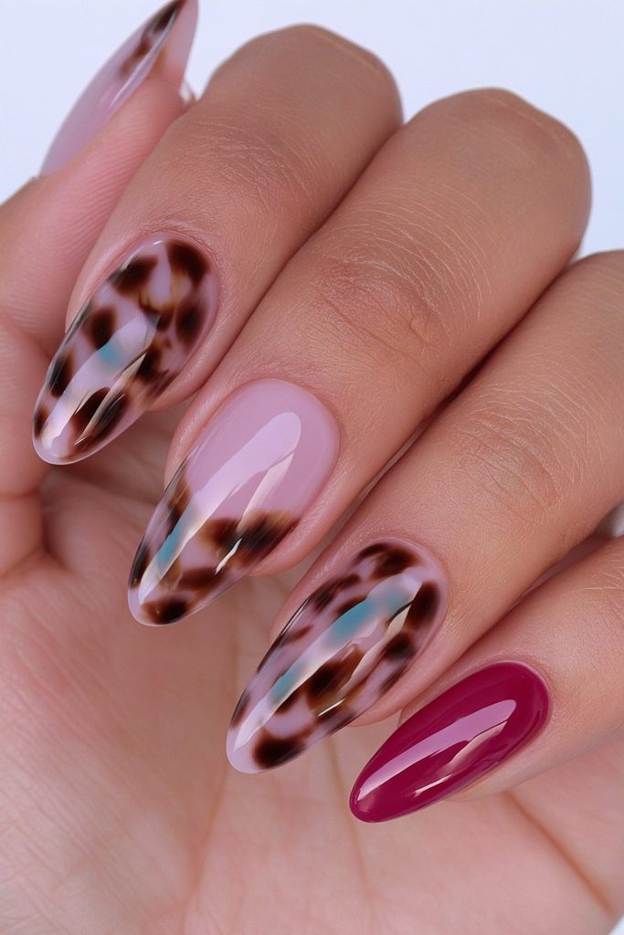 Tortoiseshell nails with red accents