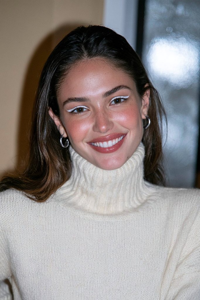 25 Cold Girl Makeup Ideas That'll Have You Ready for Winter 6 White eyeliner waterline makeup