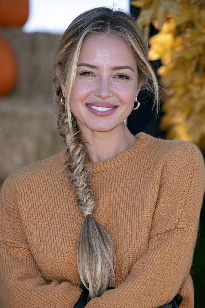 22 Easy Pumpkin Patch Hairstyles That Feel Cozy 19 Side braid relaxed low ponytail