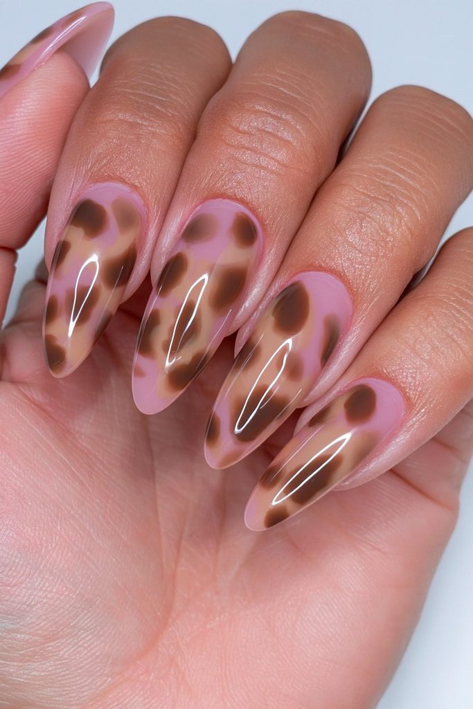 25 Mocha Mousse Nails Ideas for a Cozy, Creamy Manicure 13 Mocha mousse tortoiseshell pattern nails